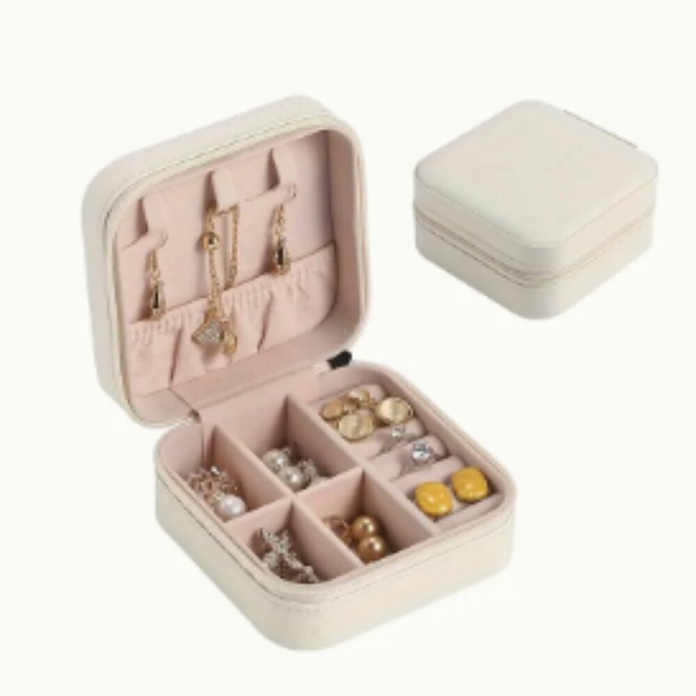 Cream Travel Jewelry Organizer